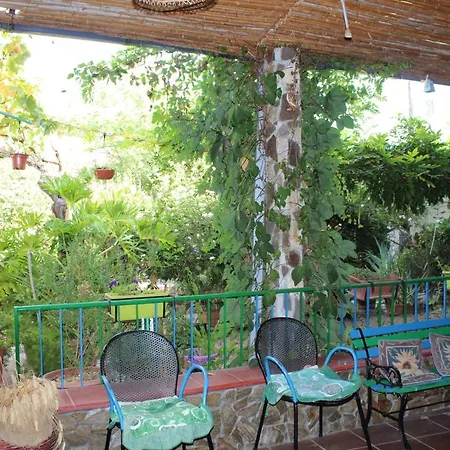 Paui Bed & Breakfast 4*